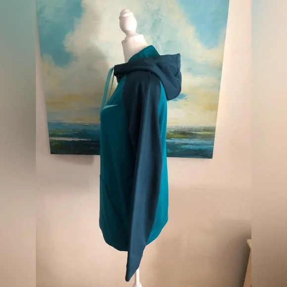 NIKE Hoodie - Soft and Like New - Picture 5 of 11